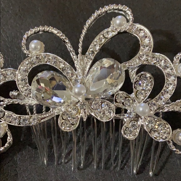 Elegant bridal comb - Picture 3 of 3